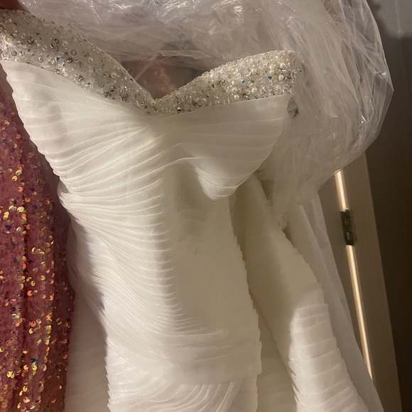 Wedding gown elliana moore (new with tags) - Picture 3 of 3